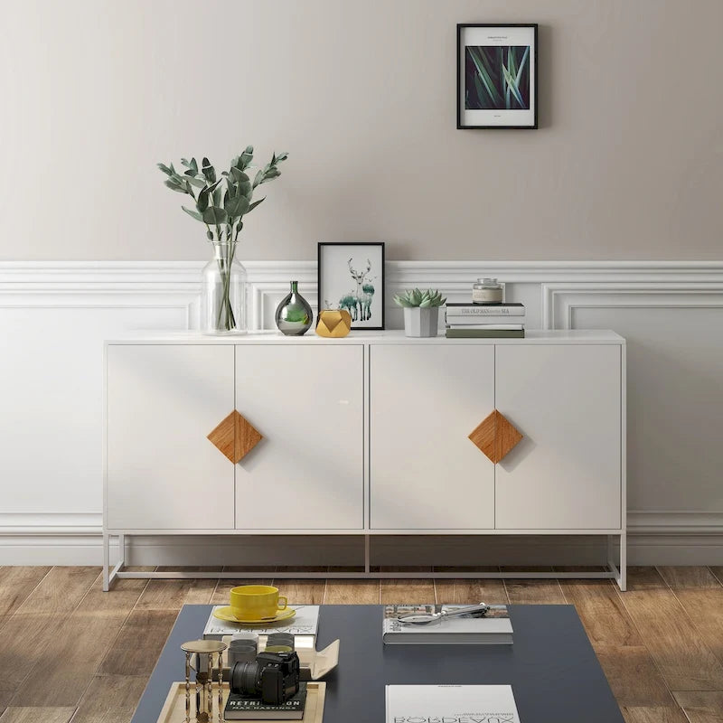 Buffet blanc à 4 portes avec poignées carrées en bois et cadre en fer