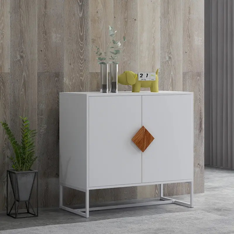 Buffet blanc à 4 portes avec poignées carrées en bois et cadre en fer
