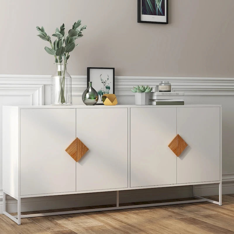 Buffet blanc à 4 portes avec poignées carrées en bois et cadre en fer