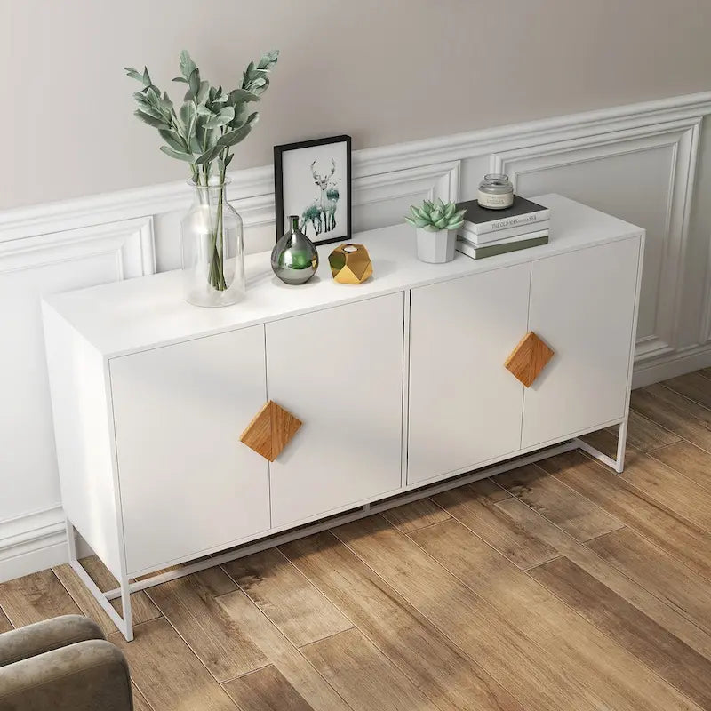 Buffet blanc à 4 portes avec poignées carrées en bois et cadre en fer