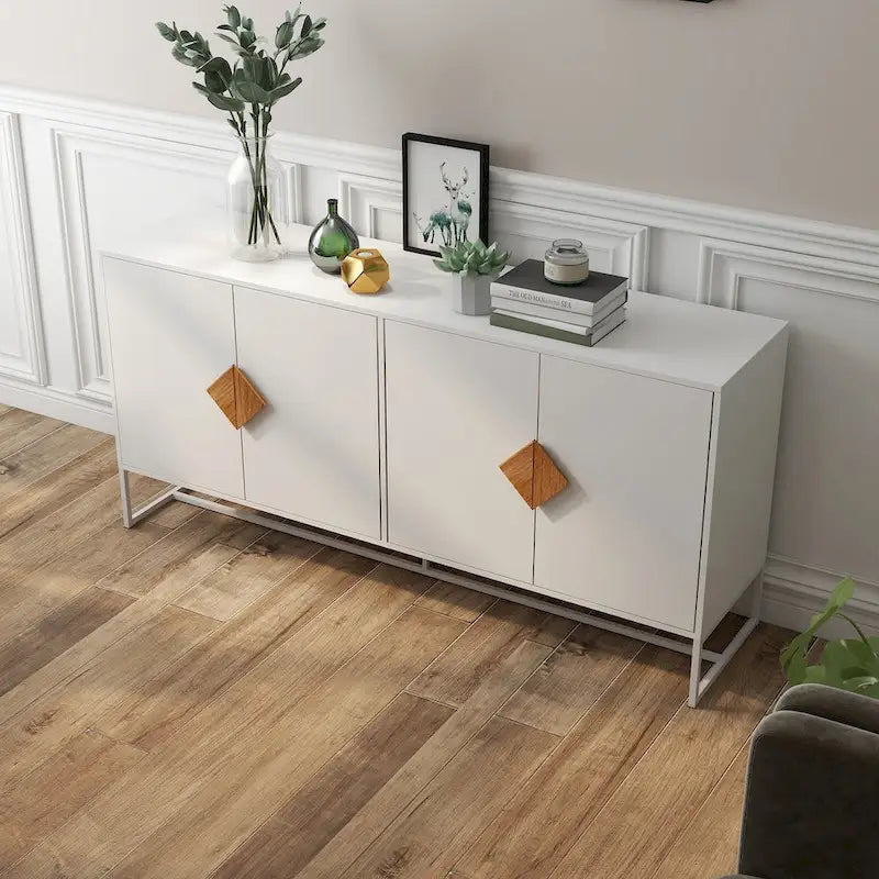 Buffet blanc à 4 portes avec poignées carrées en bois et cadre en fer