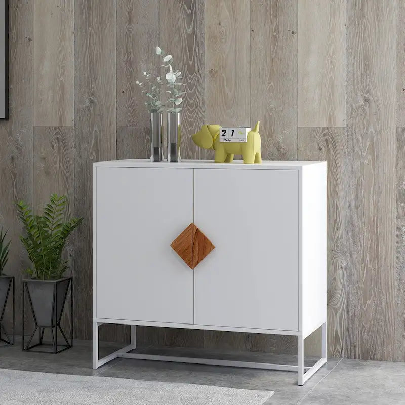 Buffet blanc à 4 portes avec poignées carrées en bois et cadre en fer