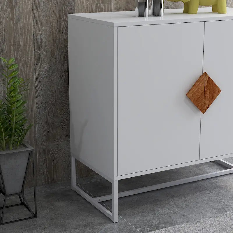 Buffet blanc à 4 portes avec poignées carrées en bois et cadre en fer
