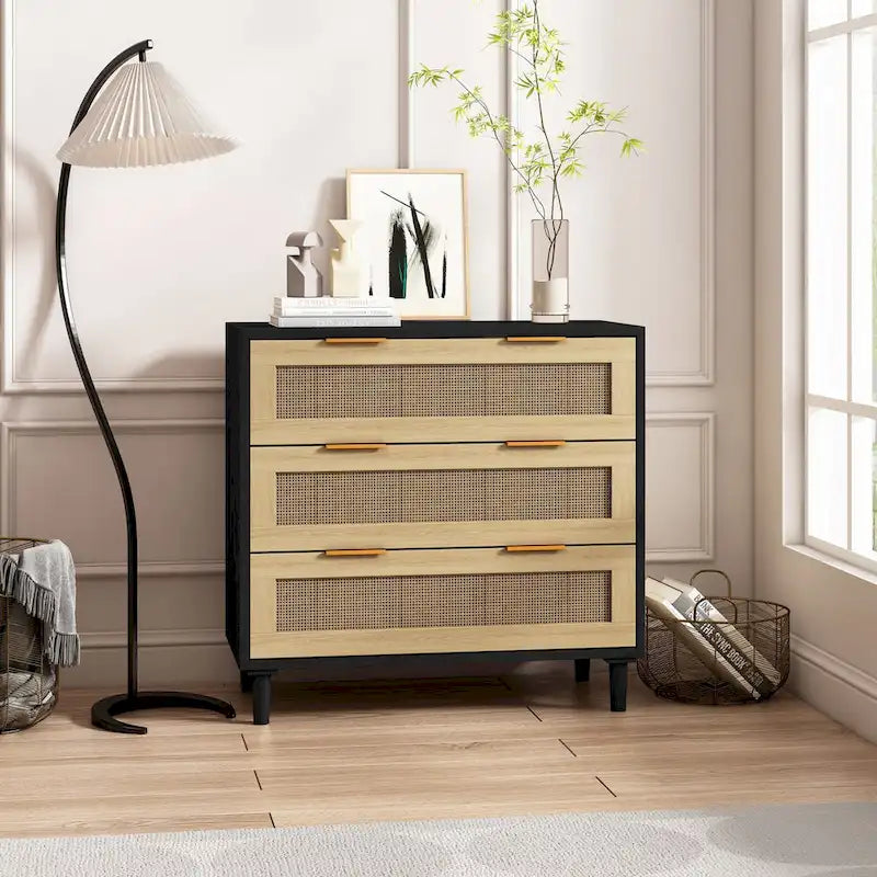 Meuble de rangement 3 tiroirs en rotin naturel noir avec poignées dorées